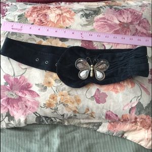 GREAT BLACK LEATHER SUEDE WITH BRONCE BUTTERFLY BELT.